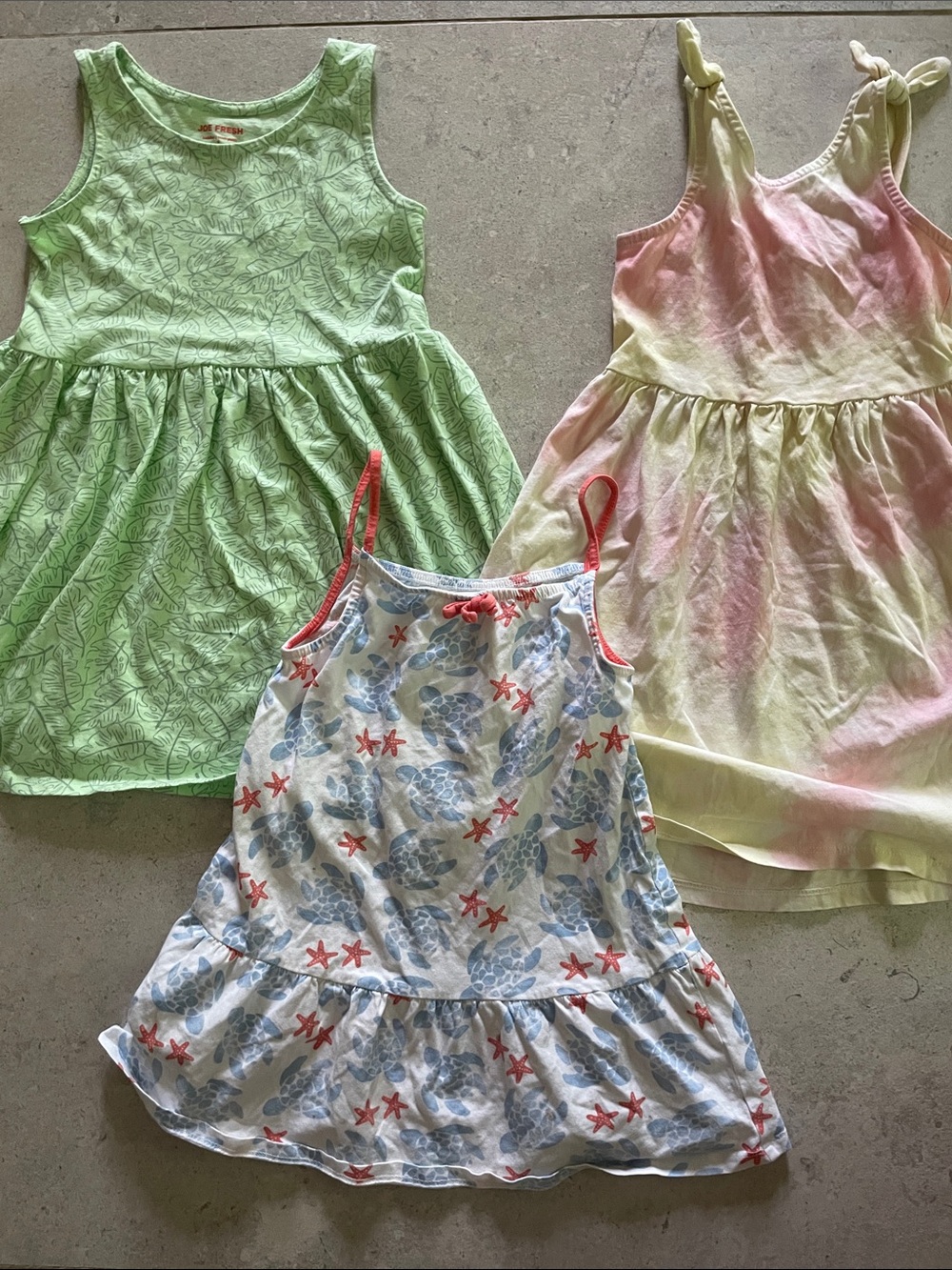 • Dress girl (4-5T)